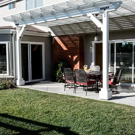 Sensational 6 Bedroom 4 Bathroom Pool Home